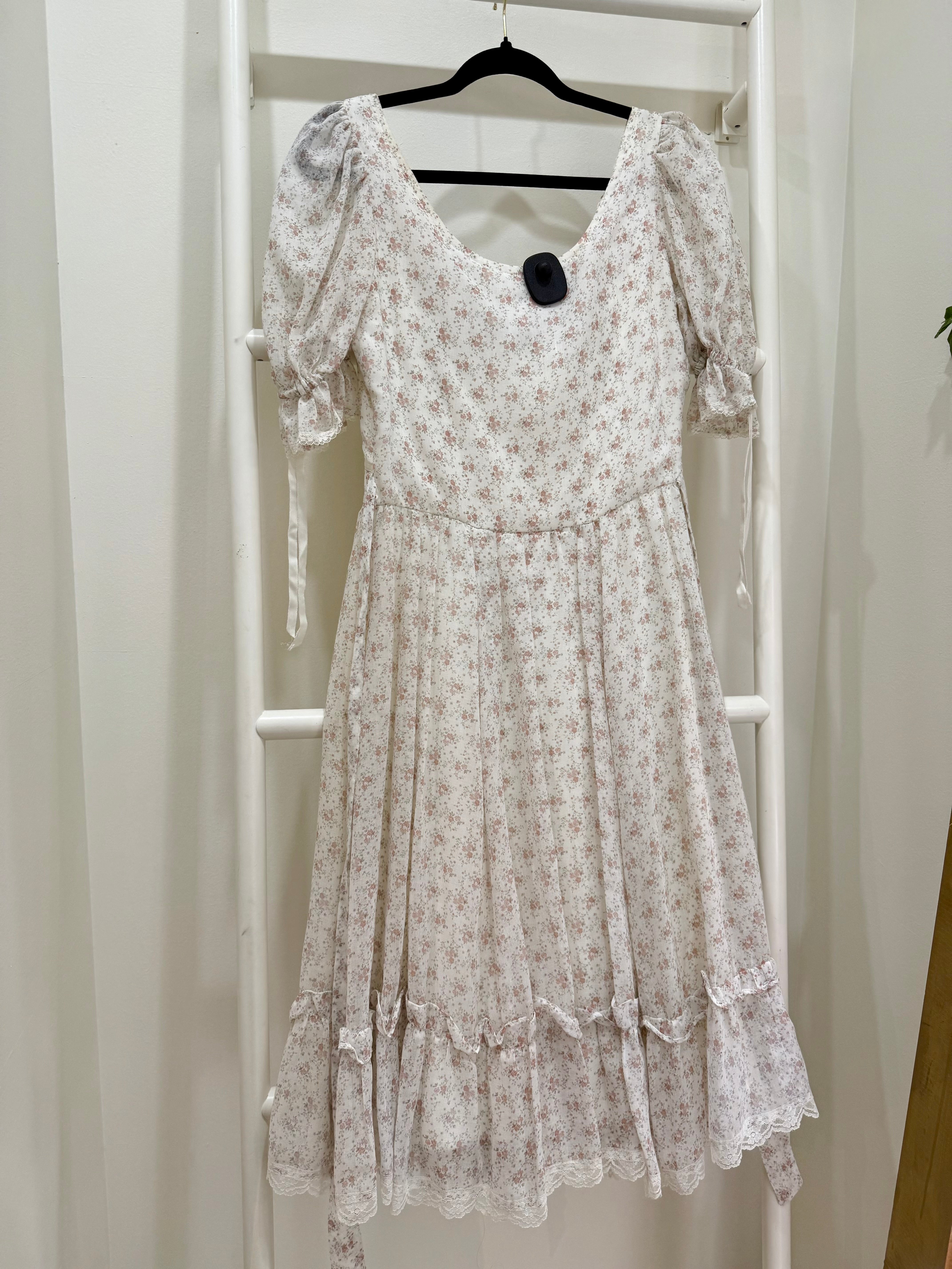 1970s Gunne Sax Pink Floral Puff Sleeve Midi Dress