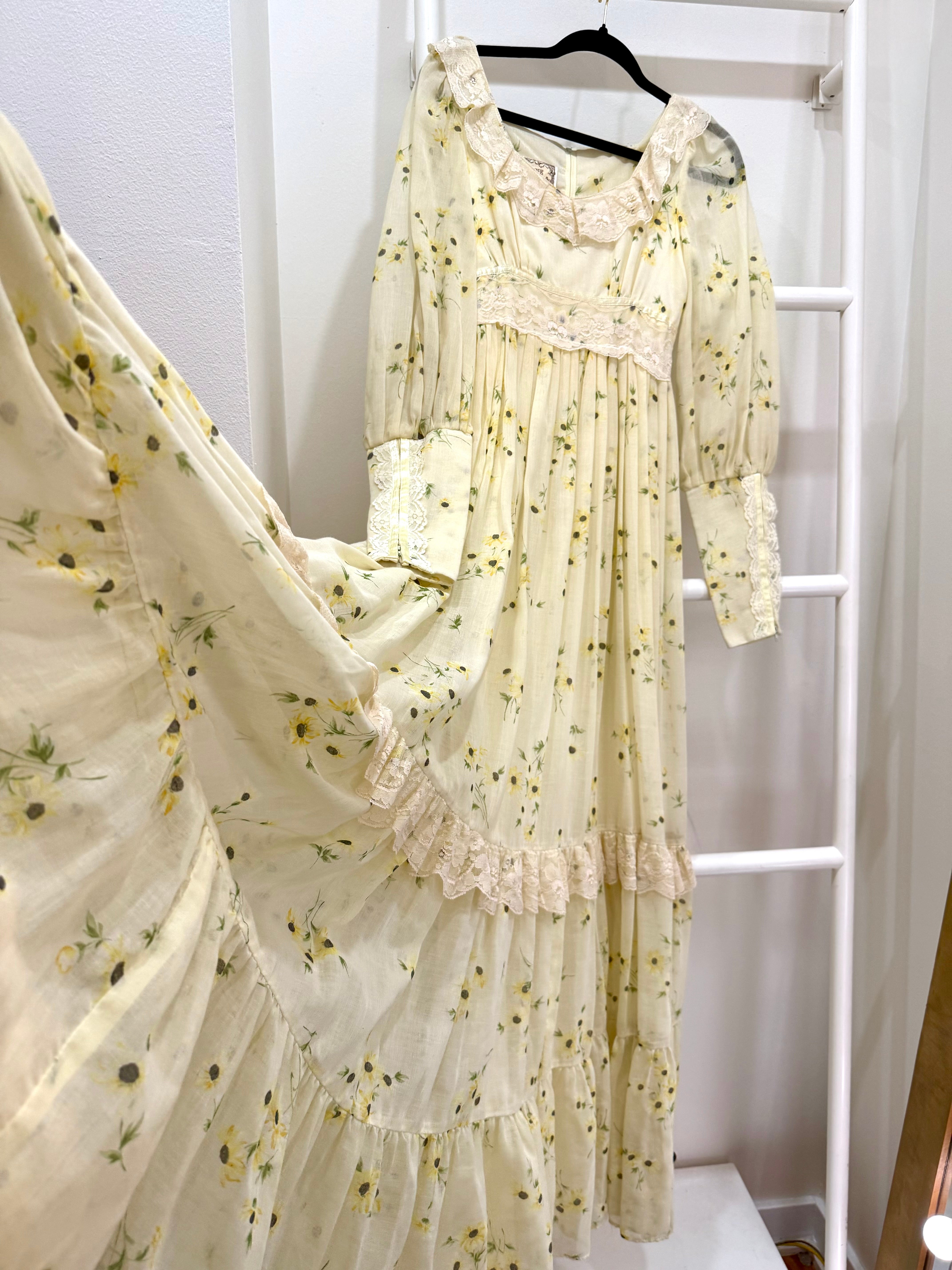 1970s Gunne Sax Sunflower / Black Eyed Susan Print Maxi Dress