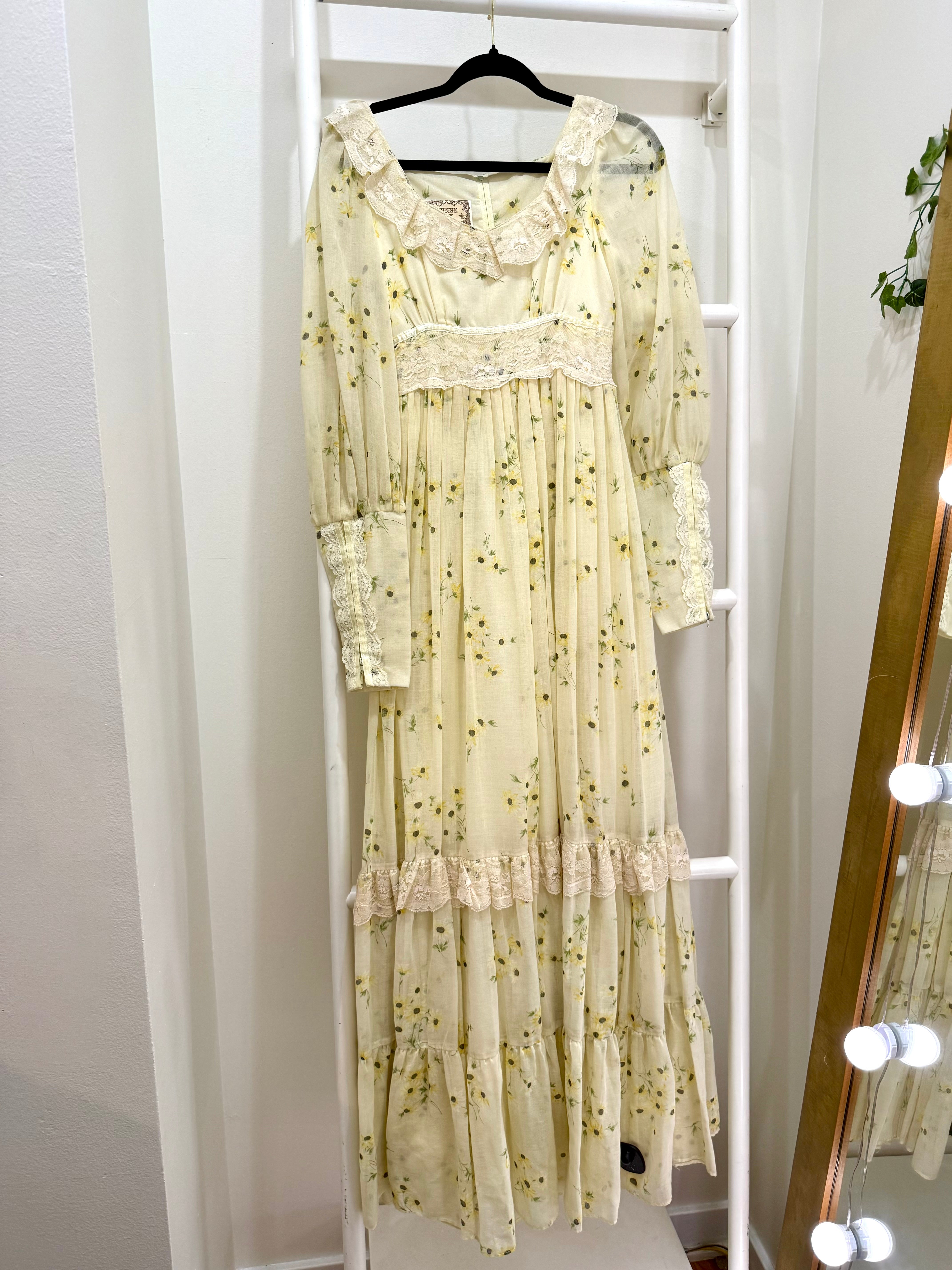 1970s Gunne Sax Sunflower / Black Eyed Susan Print Maxi Dress