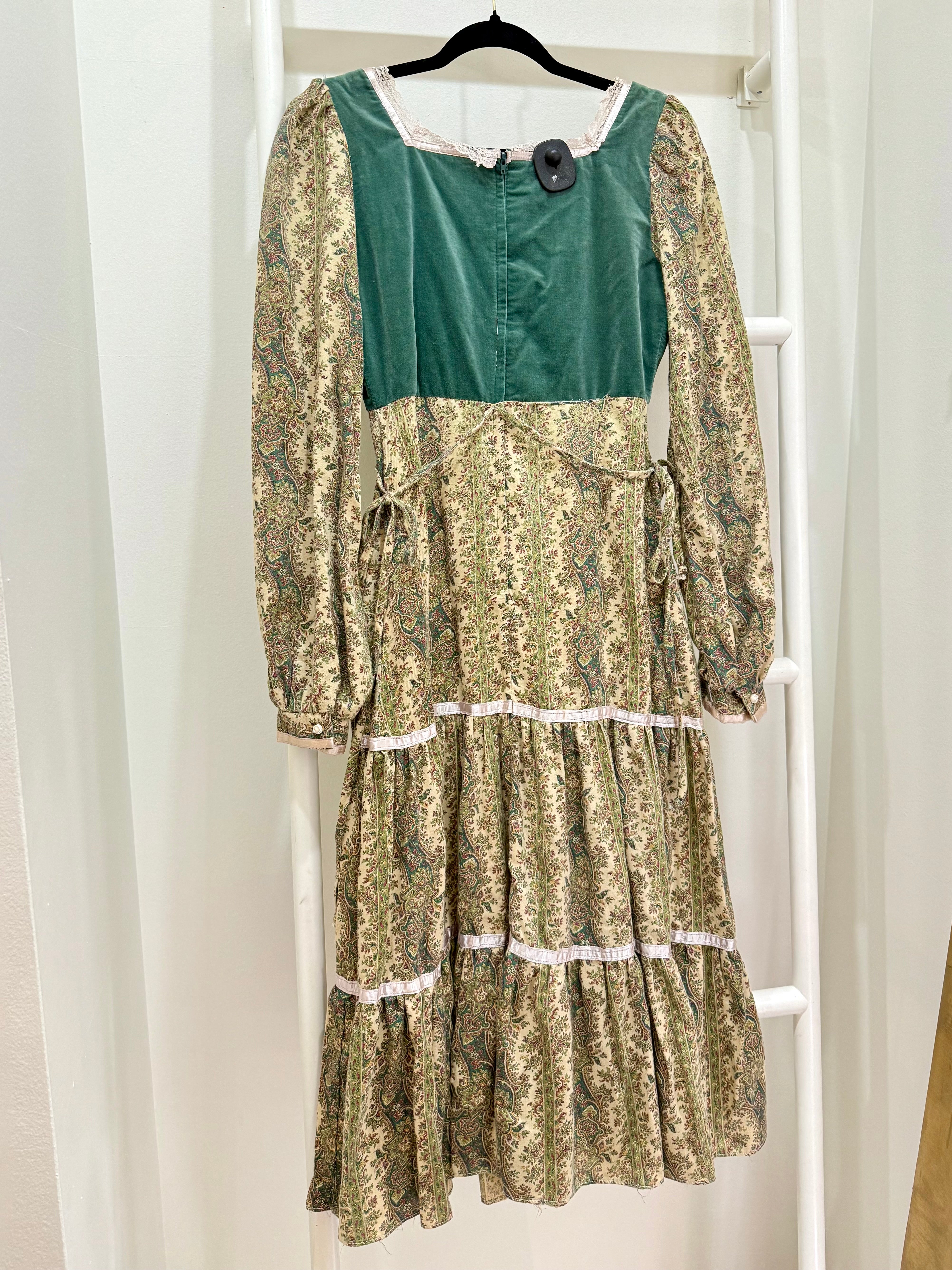 1970s Gunne Sax Green Paisley & Velvet Midi Dress