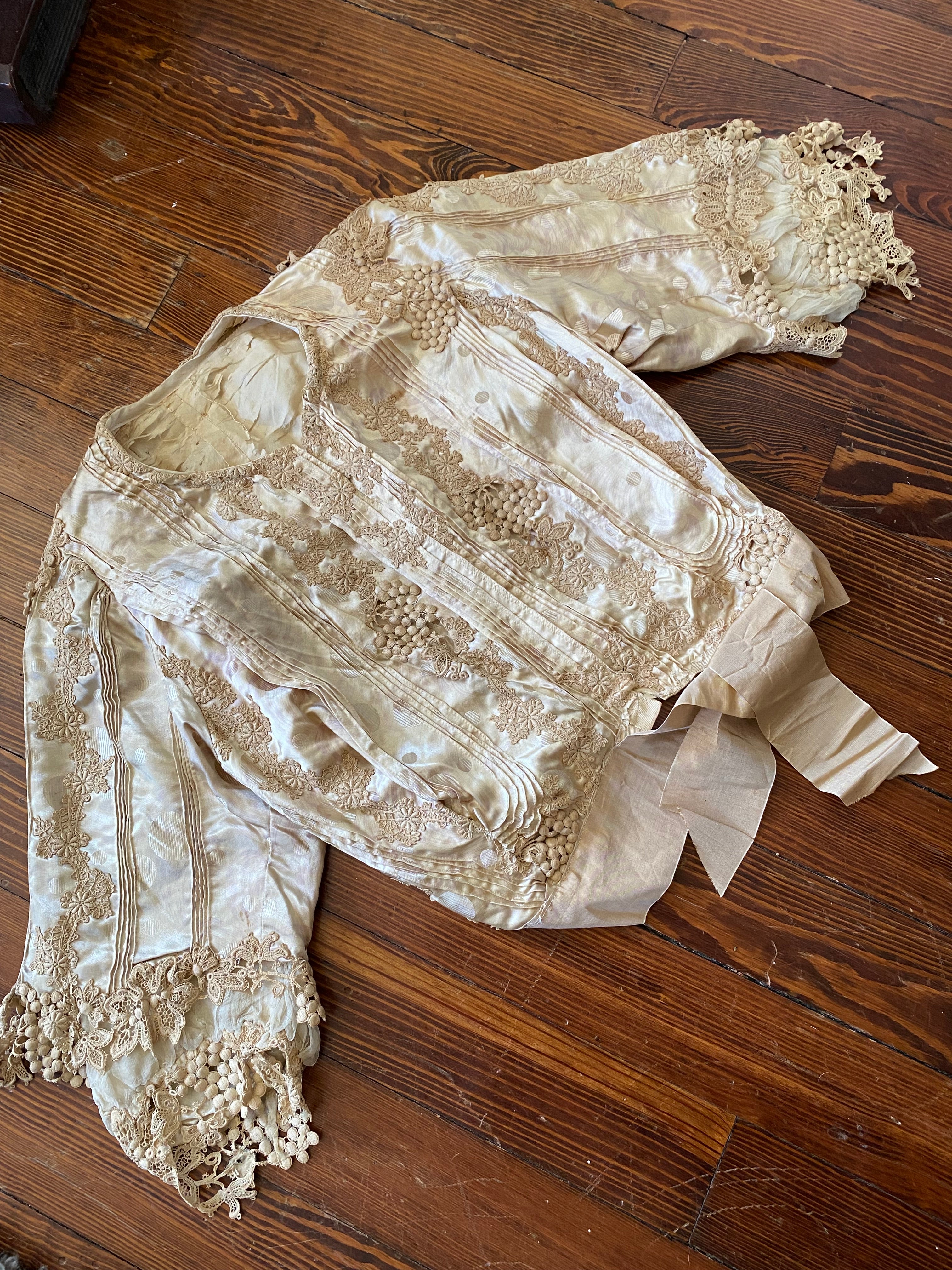 1900s Laracy Cream Silk Satin & Lace Dress Bodice