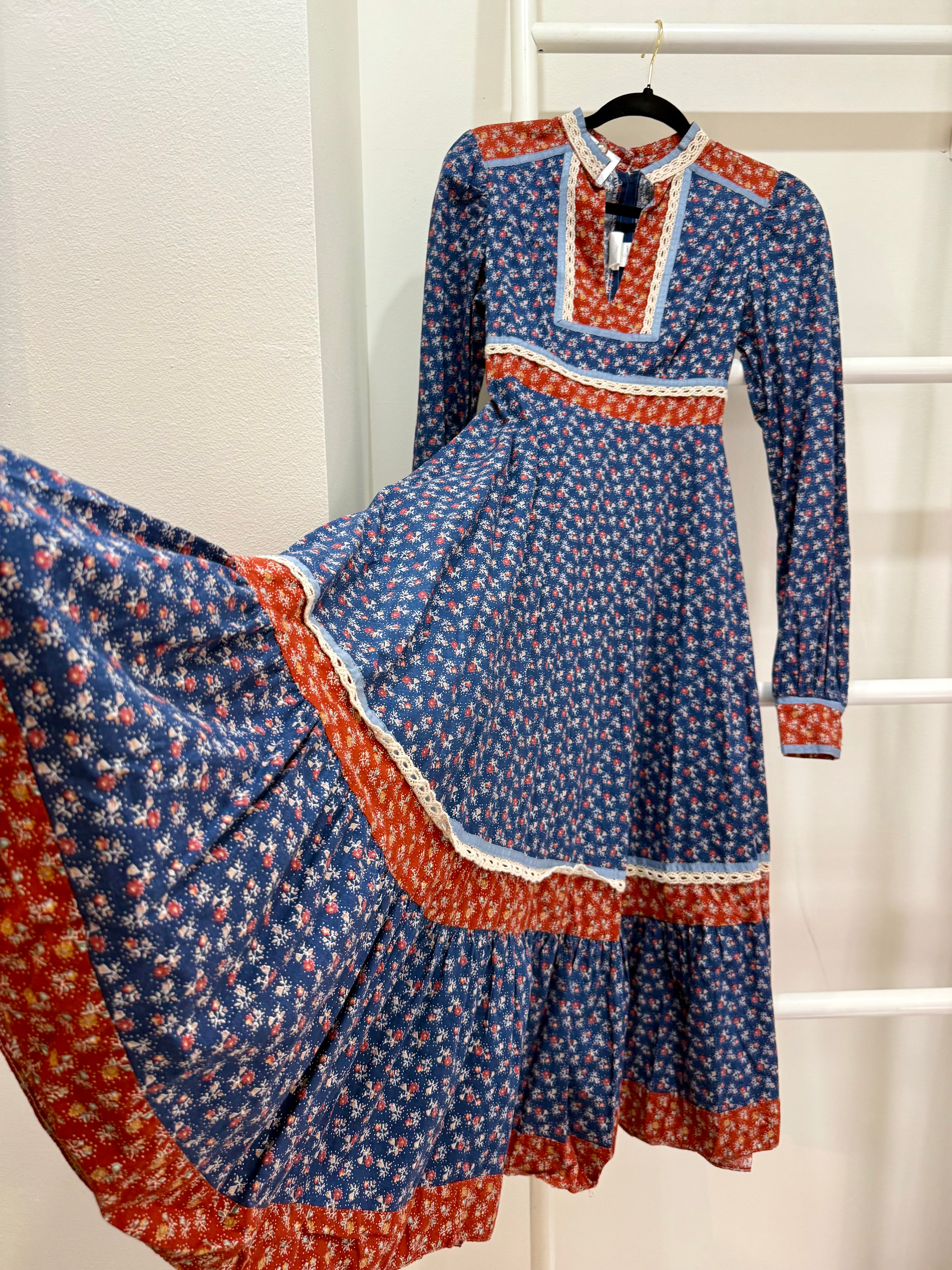 1970s Gunne Sax Blue & Red Calico Midi Dress