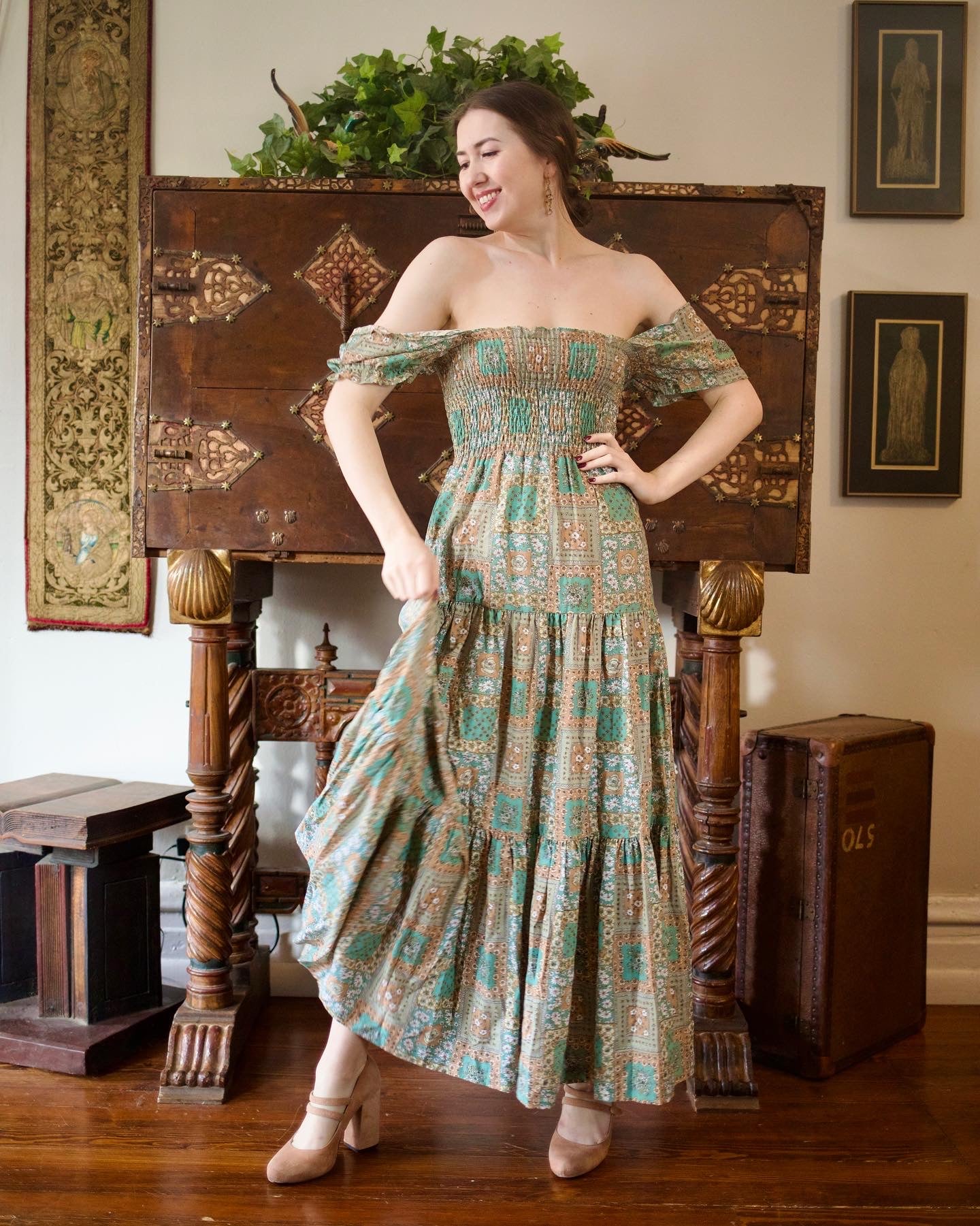1970s Green Garden On/Off-Shoulder Maxi Dress Hello Vintage 1970s Green Garden On/Off-Shoulder Maxi Dress Hello Vintage